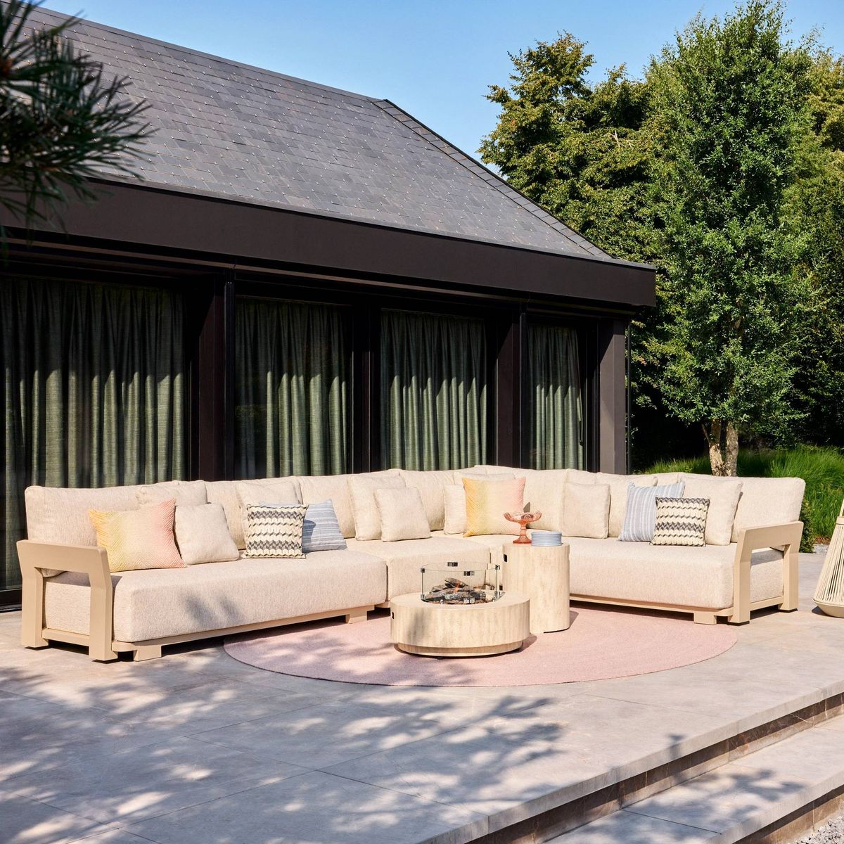 Estate Round 76 travertine